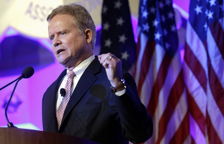 Бывший сенатор Джим Уэбб объявил о вступлении в борьбу за пост президента США